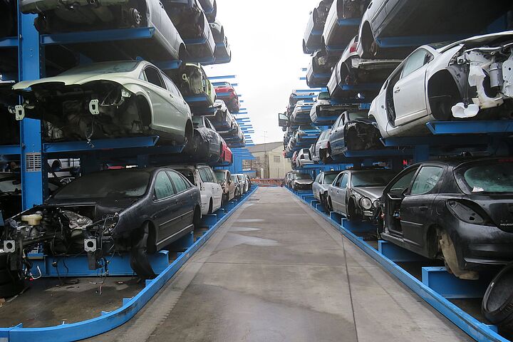 Cantilever racking for cars