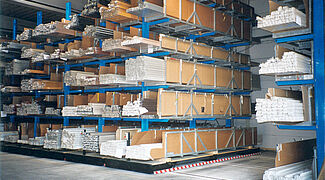 mobile cantilever racking system for the storage of aluminium