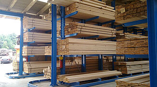 cantilever racking with guiding rail for forklift truck