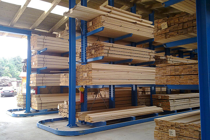 cantilever racking with guiding rail for forklift truck