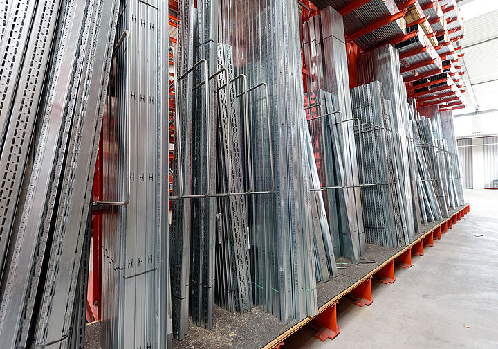 cantilever racking with vertical storage system
