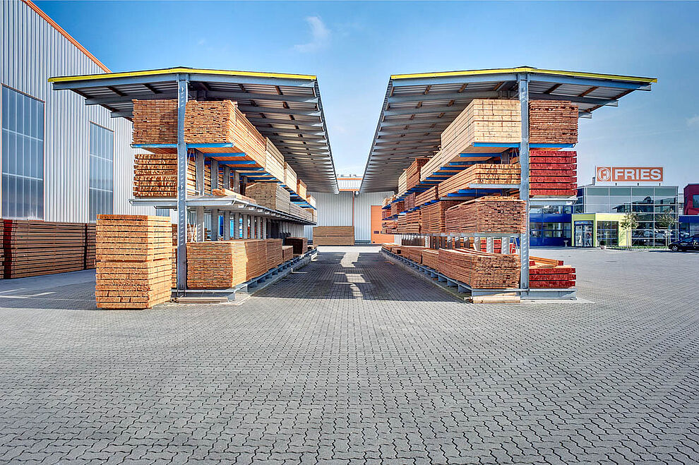 Cantilever racking with roof