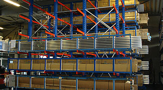 mobile cantilever racking system for the storage of aluminium