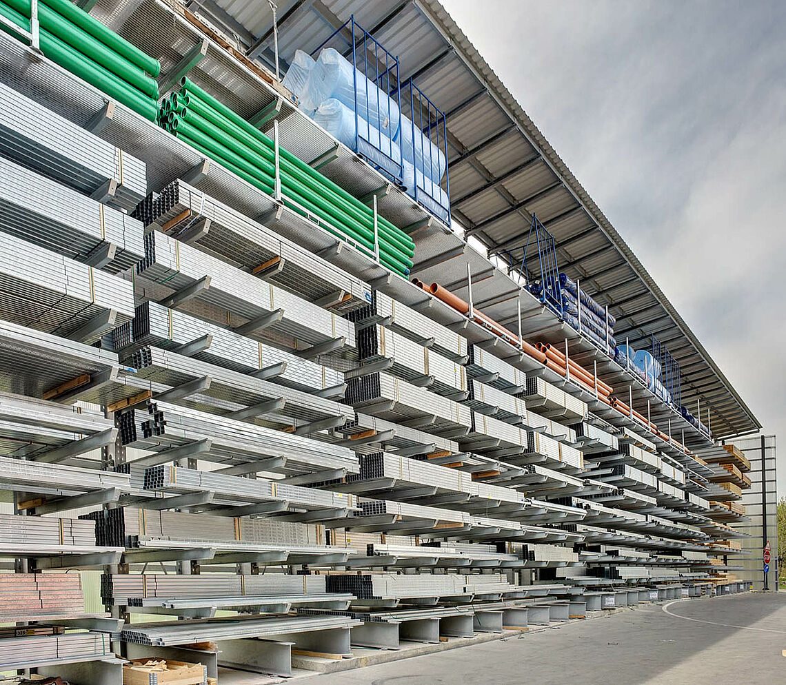 cantilever racking system with roof