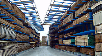 Cantilever racking system with roof