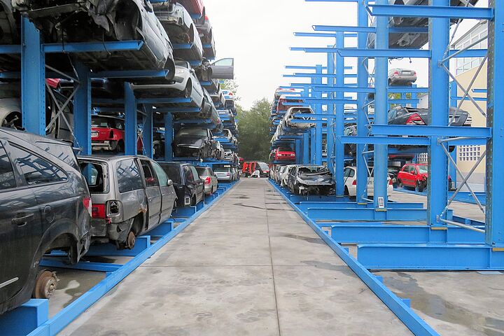 Cantilever racking for cars
