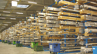 Cantilever racking systems for aluminum