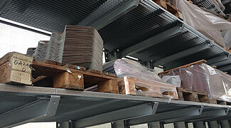 cantilever racking with gratings