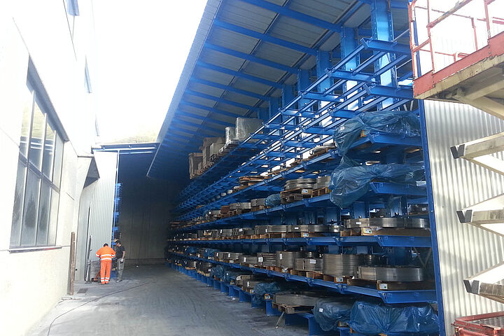cantilever racking with roof