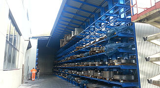 cantilever racking with roof