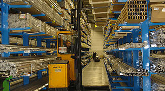 cantilever racking system for the storage of aluminium