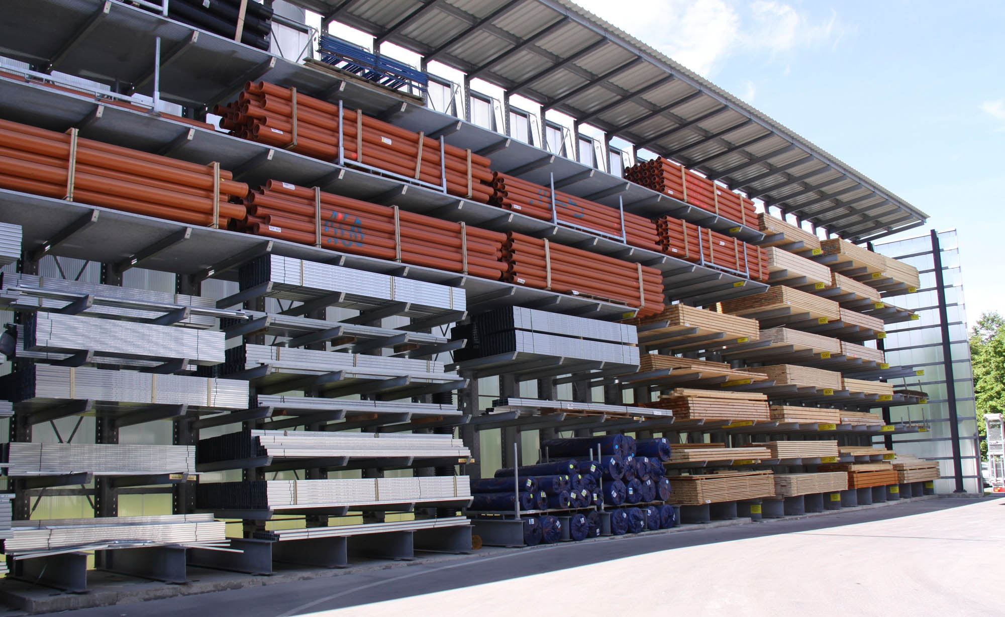 Cantilever racking for building materials