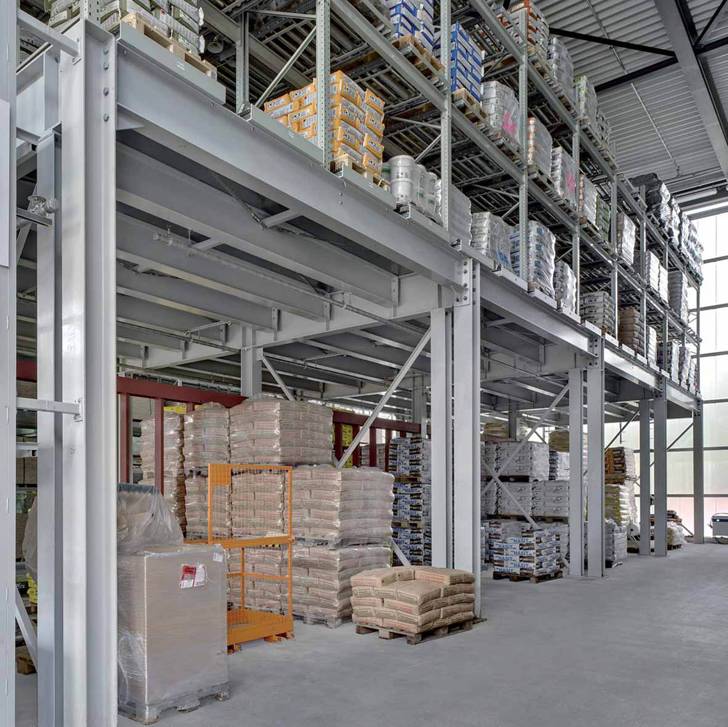 mezzanine floors for the building material industry