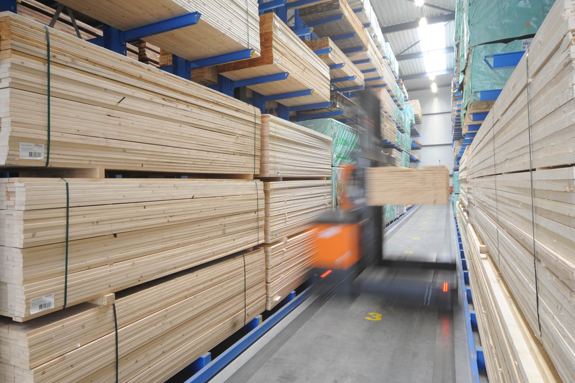 Cantilever racking for timber storage