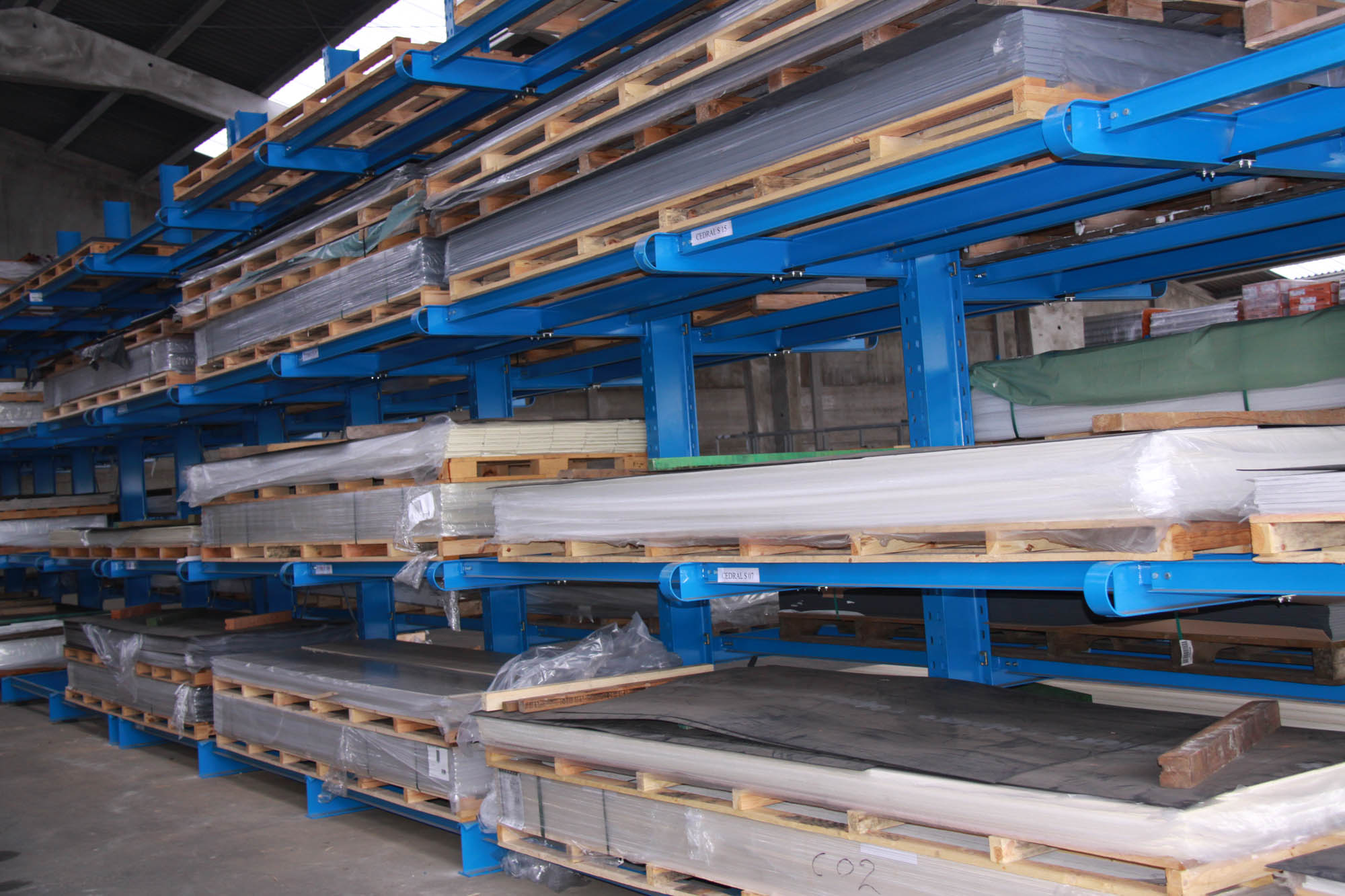 Cantilever racking system steel storage