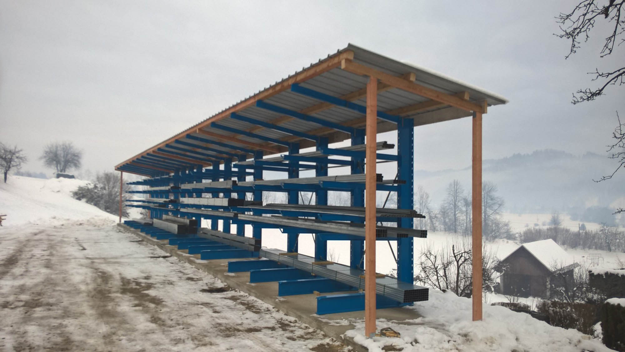 cantilever racking system with roof