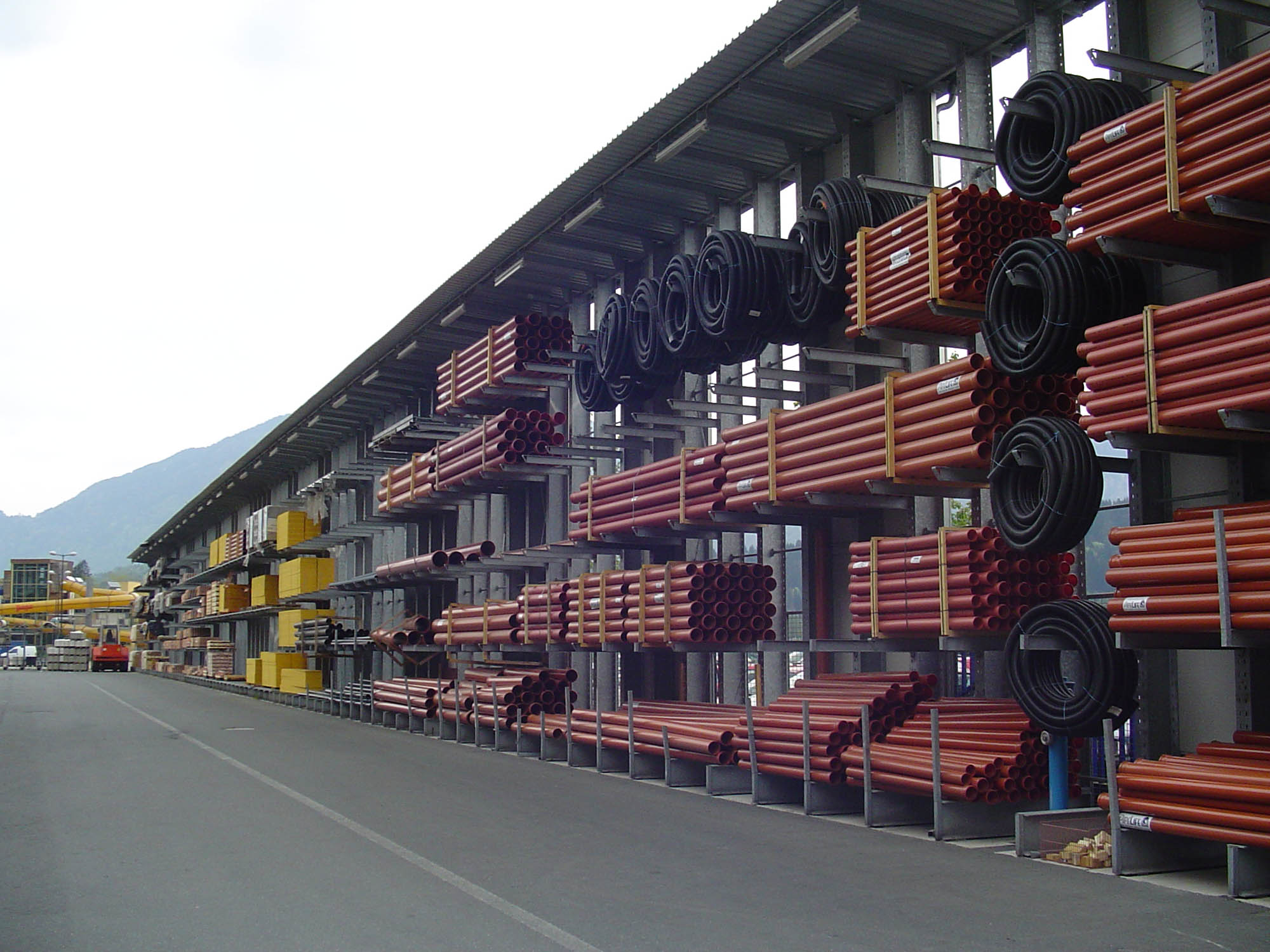 cantilever racking system with roof