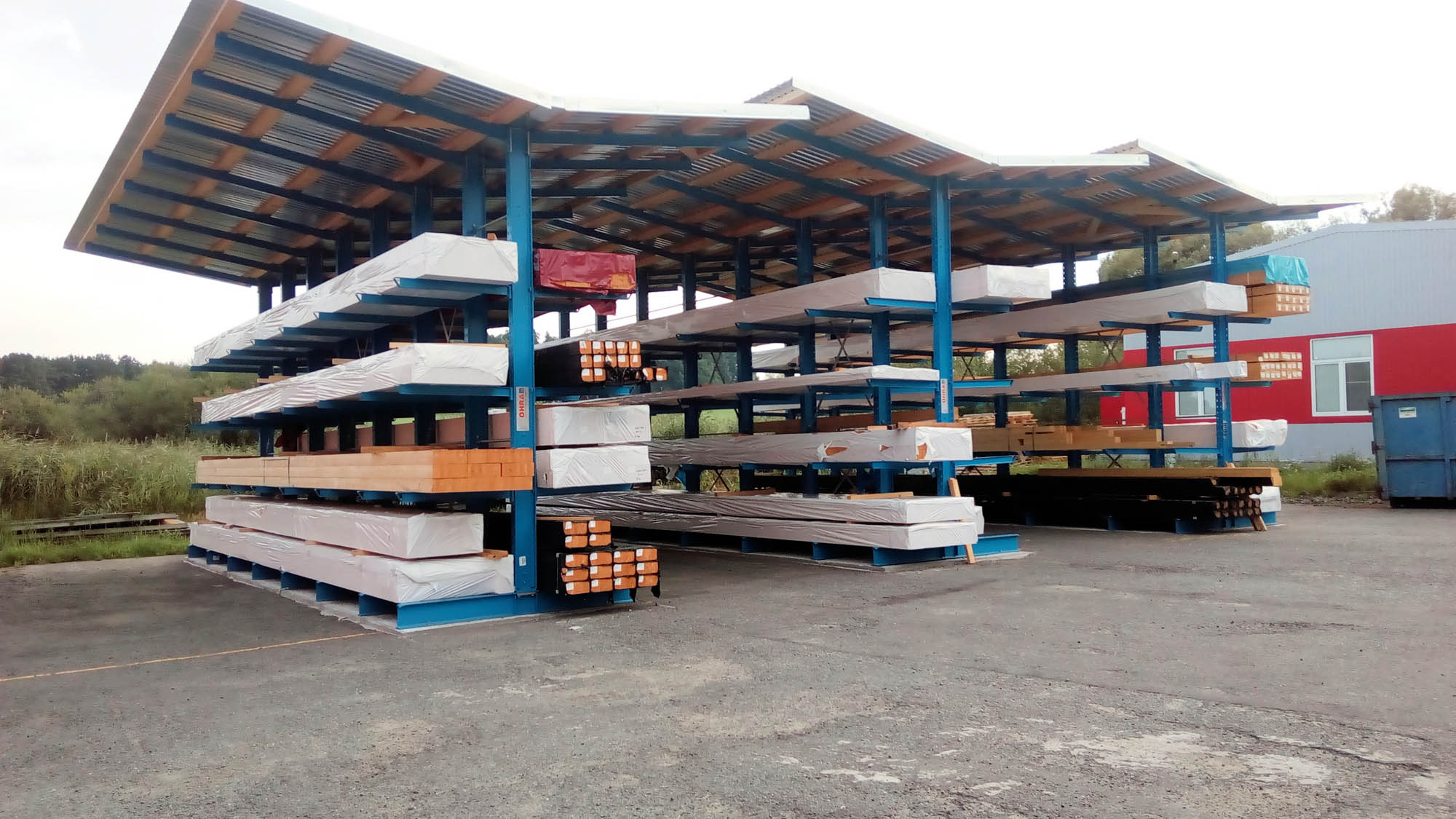 cantilever racking system with roof