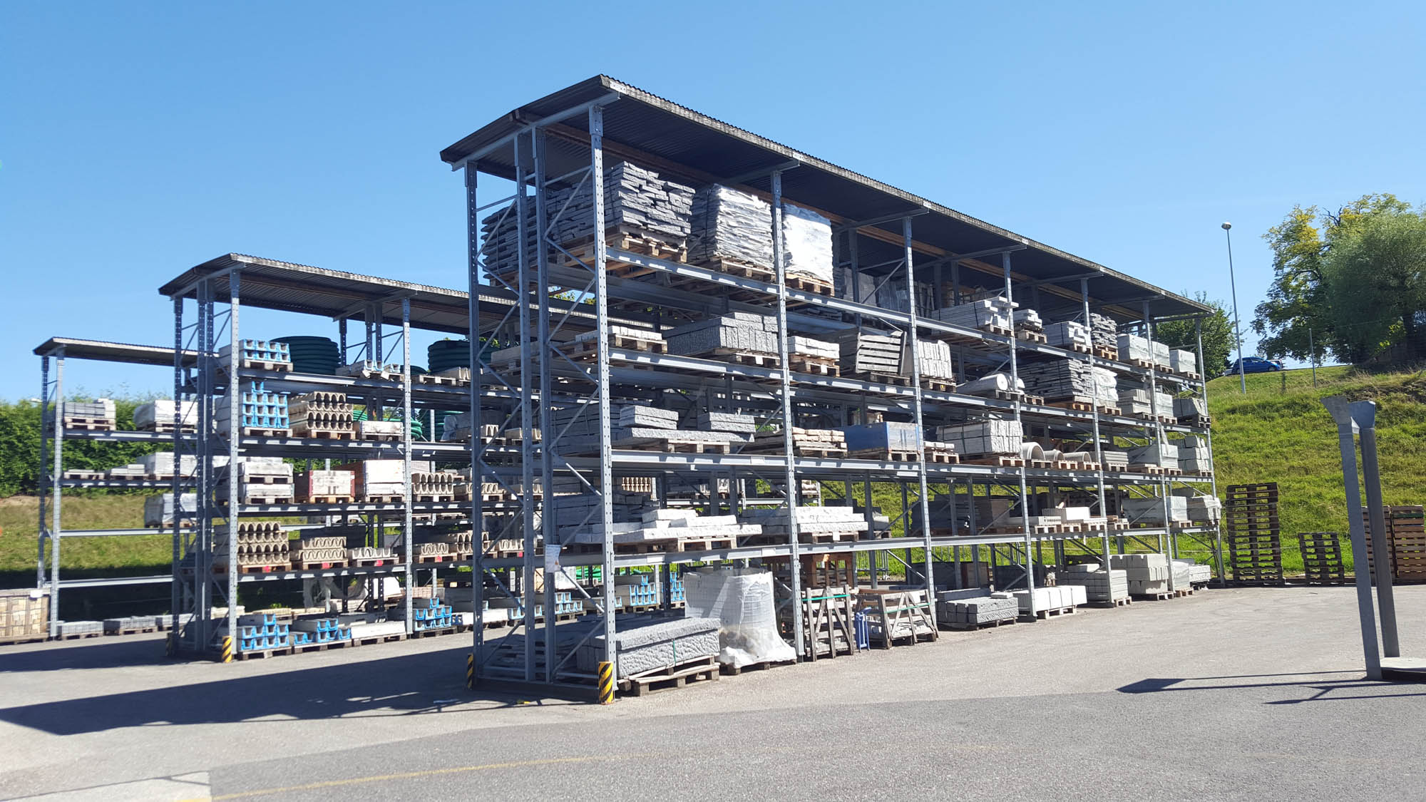pallet rack with roof