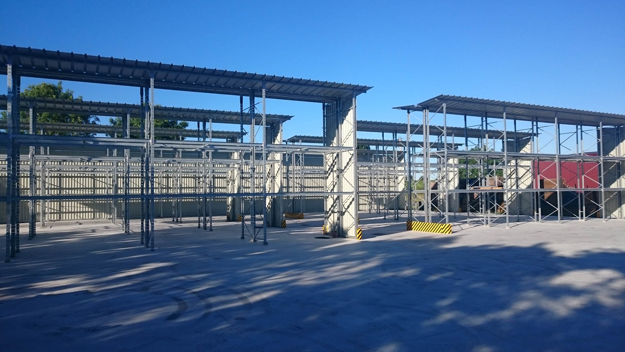 pallet rack with roof
