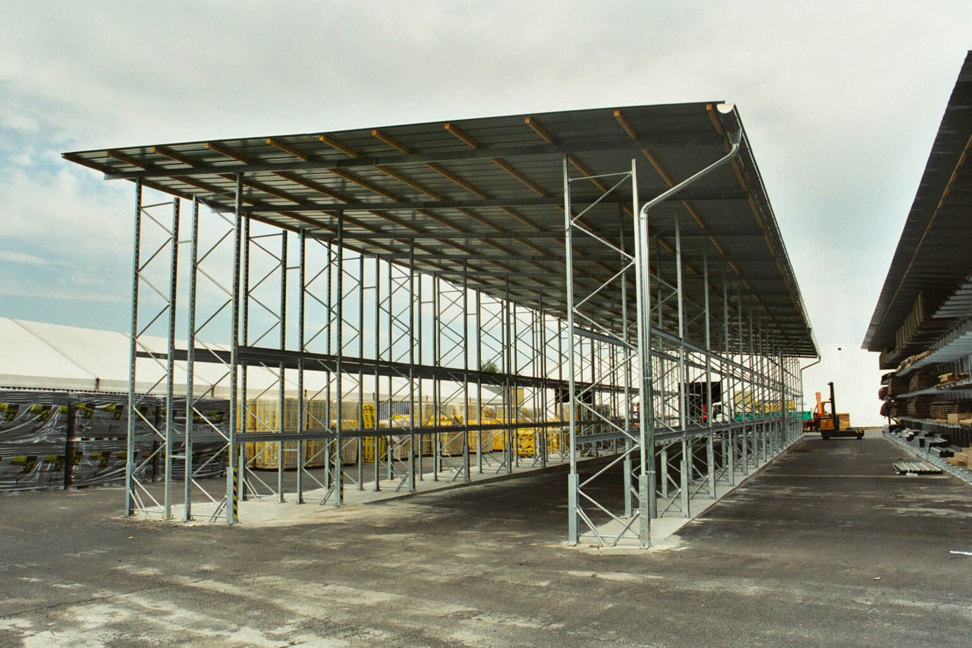 pallet rack with roof