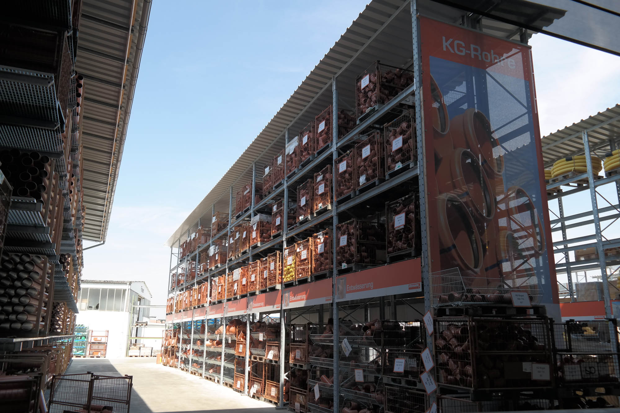 pallet rack with roof