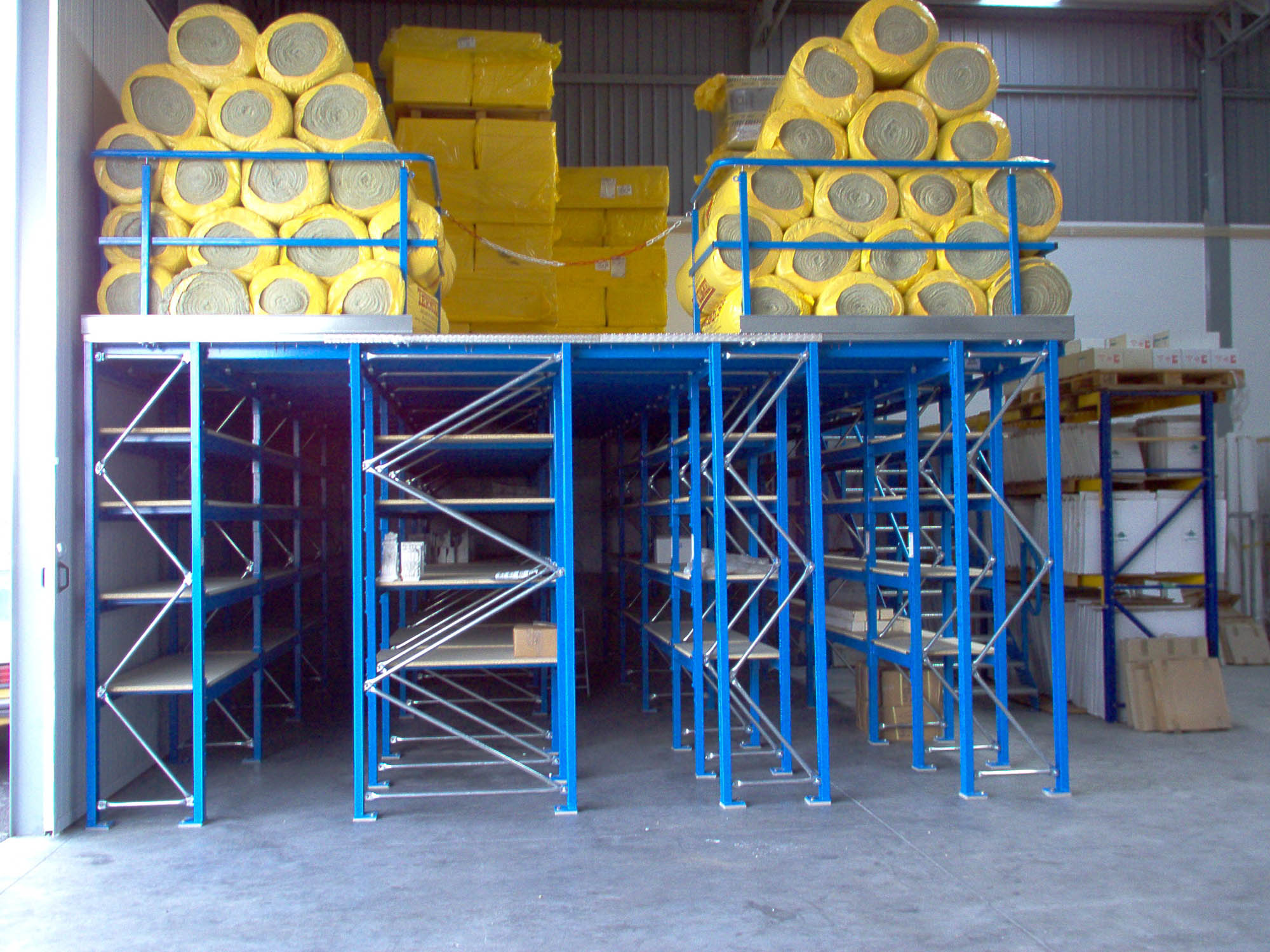 pallet rack with mezzanine floor