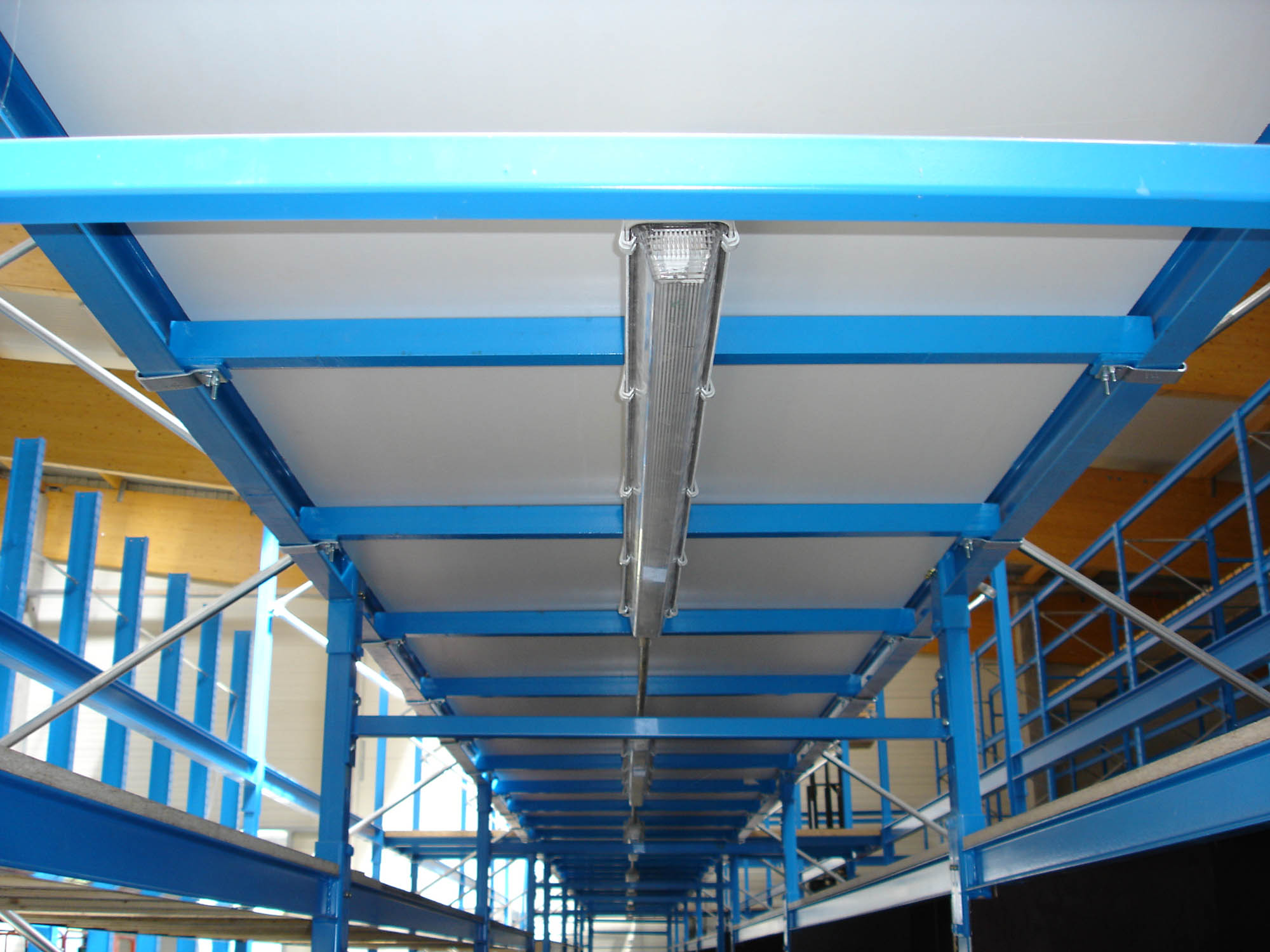 pallet rack with mezzanine floor