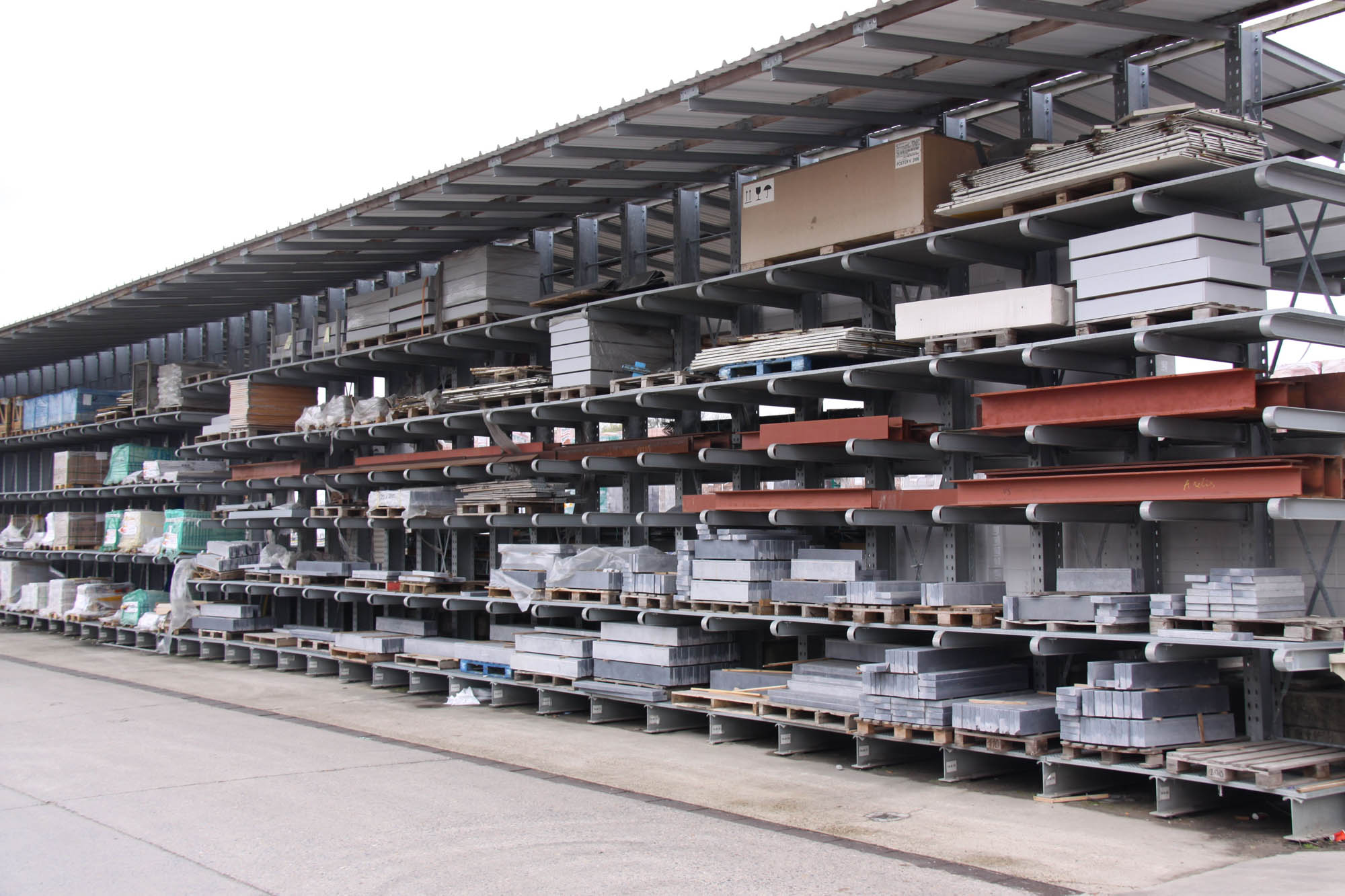 cantilever racking with roof, galvanized
