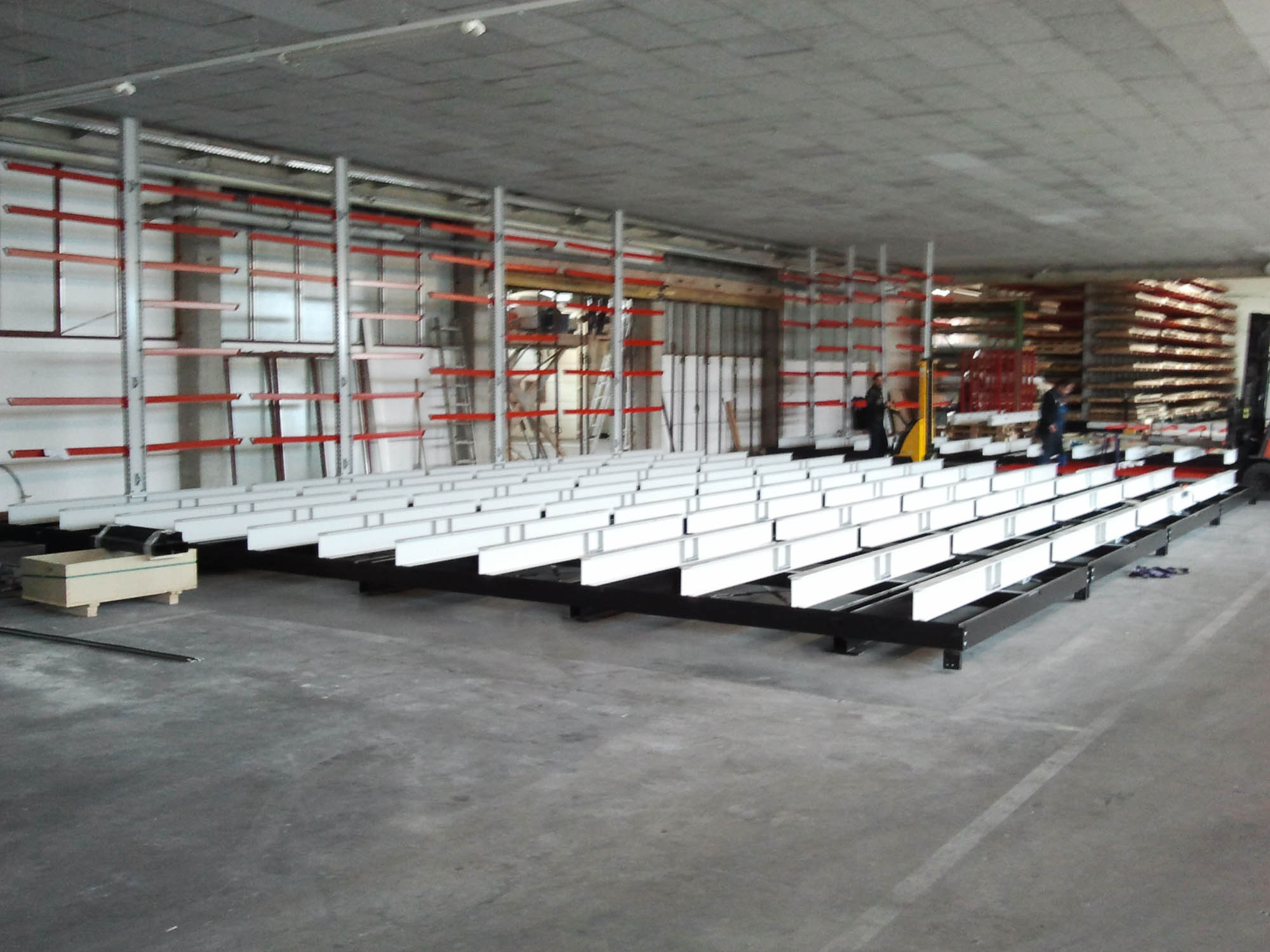 mobile cantilever racking, assembly